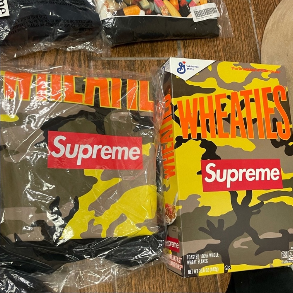 Supreme shirt w/ matching item